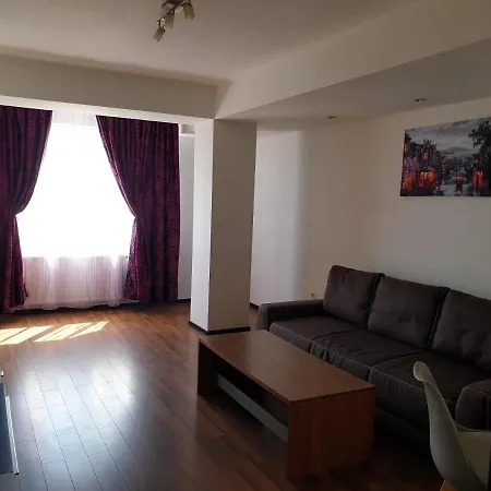 Lara Cream Summerland Apartment Mamaia