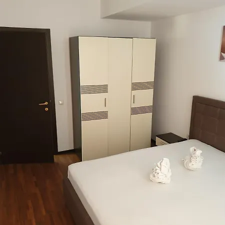 Lara Cream Summerland Apartment